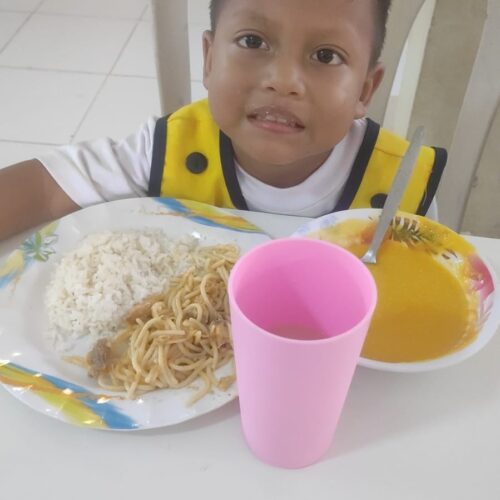 nino comiendo 1
