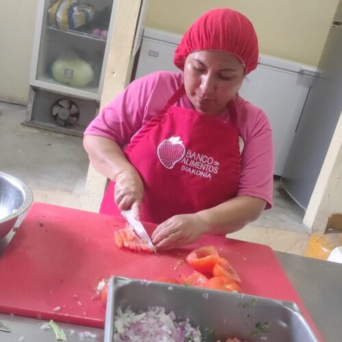 voluntaria cocinando jan 2025-1